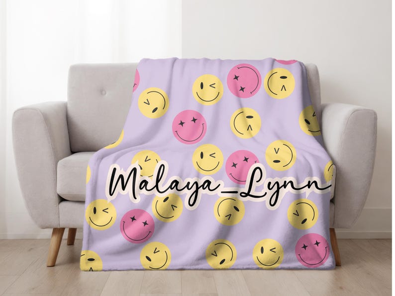 Personalized Girl’s Name Blanket – Customized Smiley Minky Blanket – Ideal Gift for Kids & Teens – Retro & Modern Design