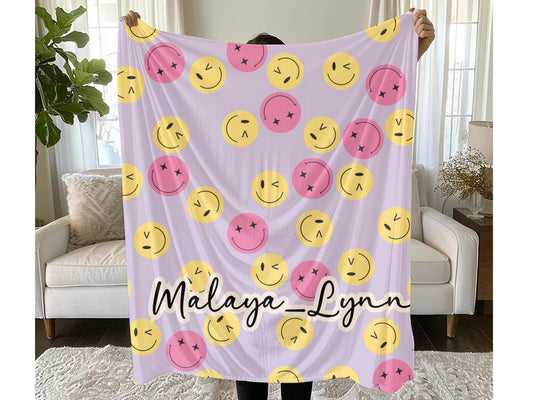 Personalized Girl’s Name Blanket – Customized Smiley Minky Blanket – Ideal Gift for Kids & Teens – Retro & Modern Design